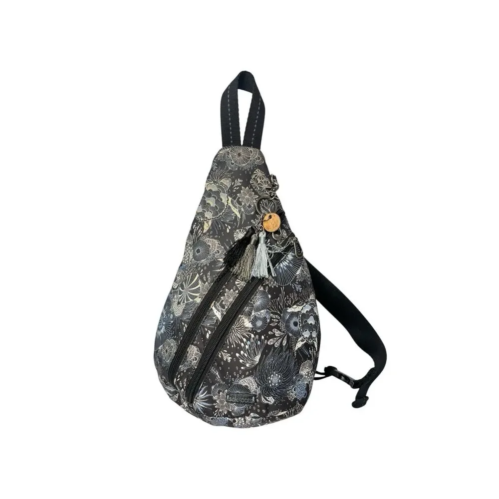 Sakroots 'On The Go' Sling Backpack Crossbody Midnight Seascape Sea Turtle - Picture 1 of 15